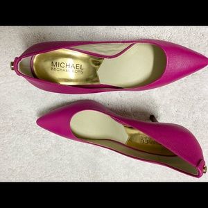 Pink pumps “Never used”